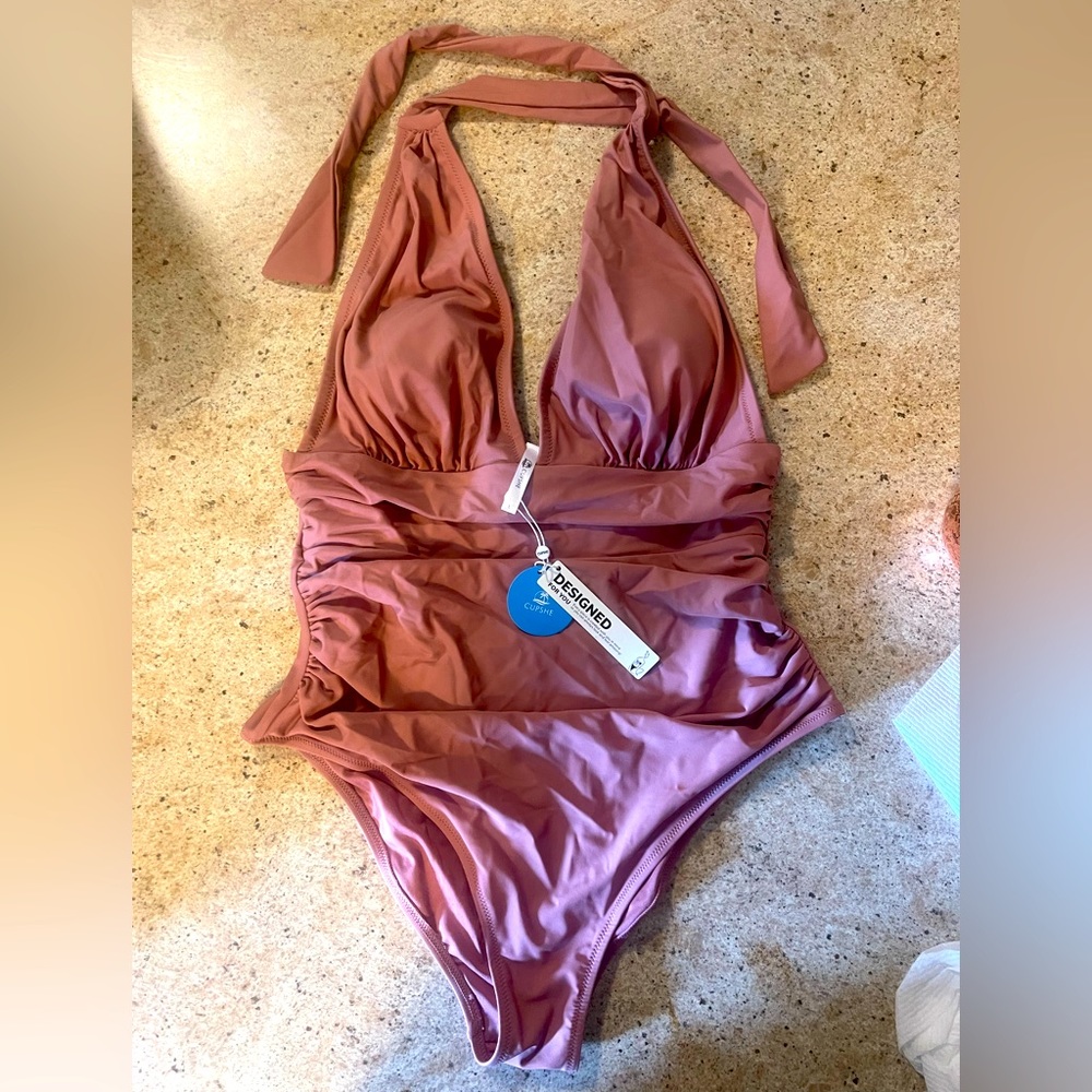 Cupshe nwt one piece bathing suit.  Only tried on. Size large